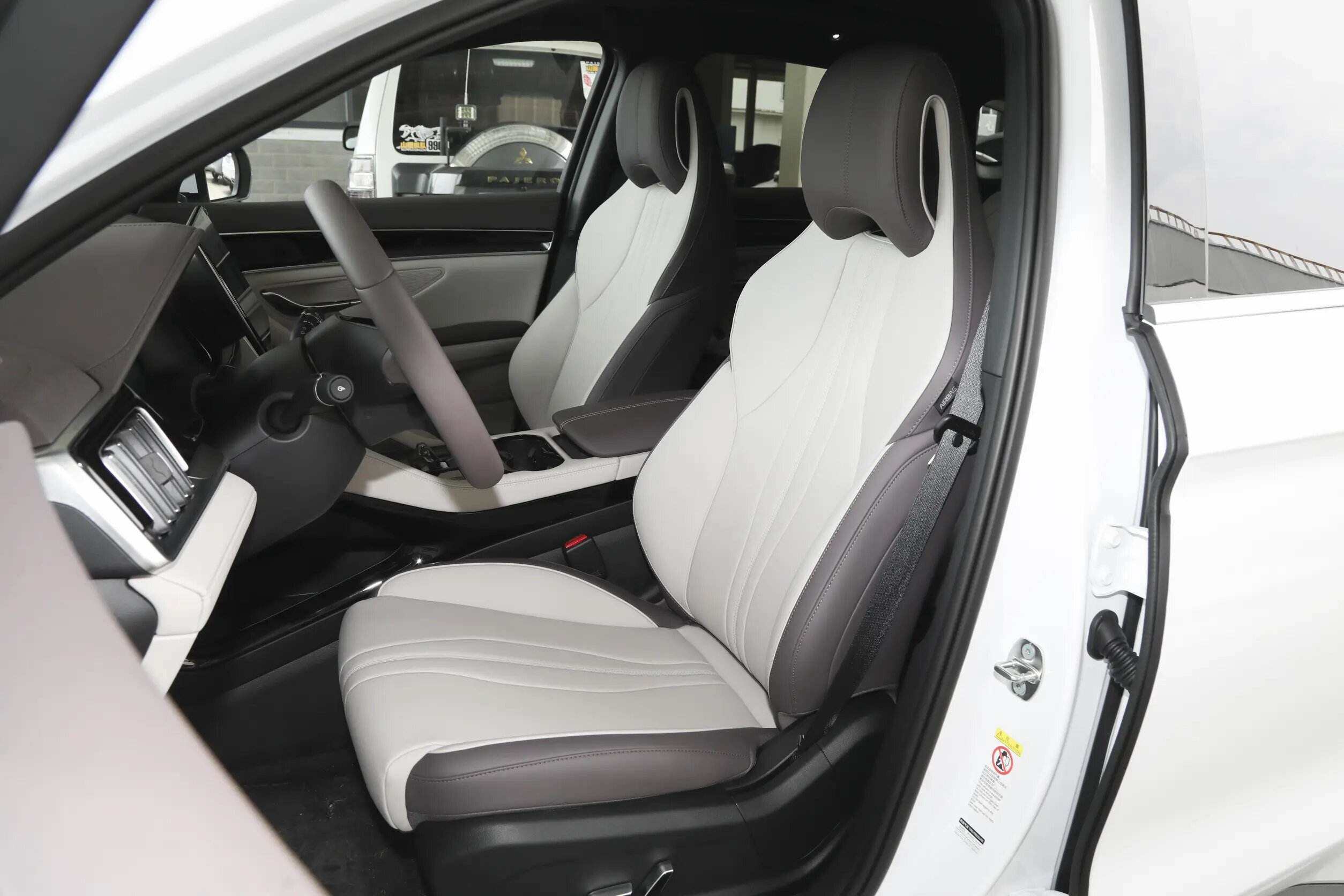 BYD Song Plus 2025 Plug-In Hybrid Compact SUV Electric Car with Light Interior Panoramic Sunroof R19 and E-CVT Left Steering