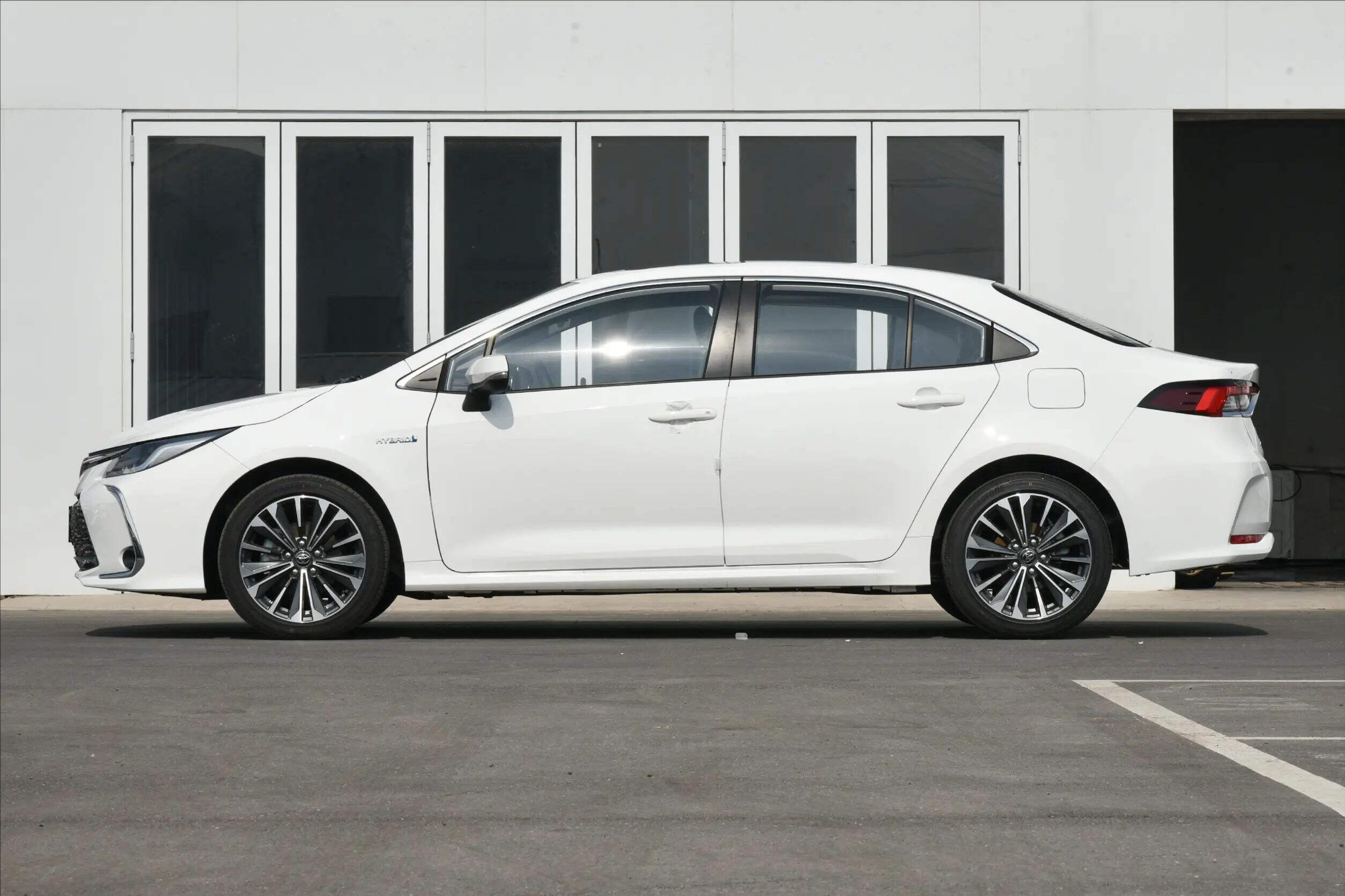 Hot Sale Toyota Corolla 2024 Intelligent Electric Hybrid Twin Engine 1.8L E-CVT Elite