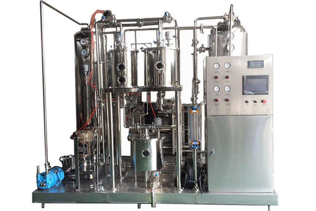 Beverage carbonator