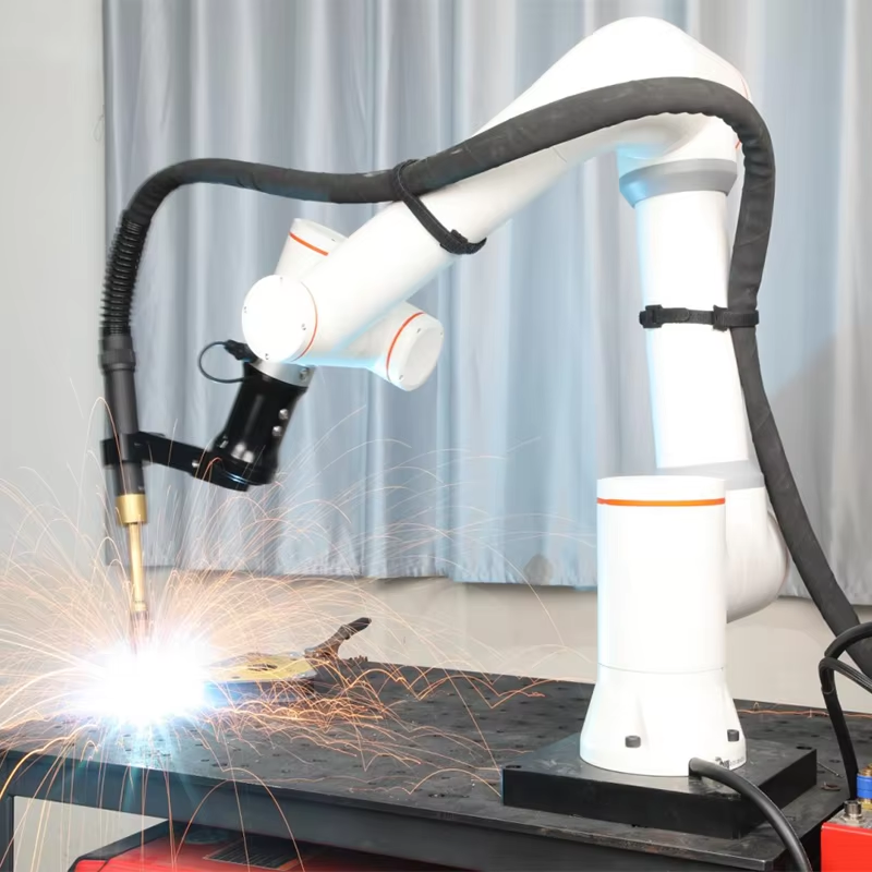 Collaborative Robot: Ideal for Small-Batch Manufacturing
