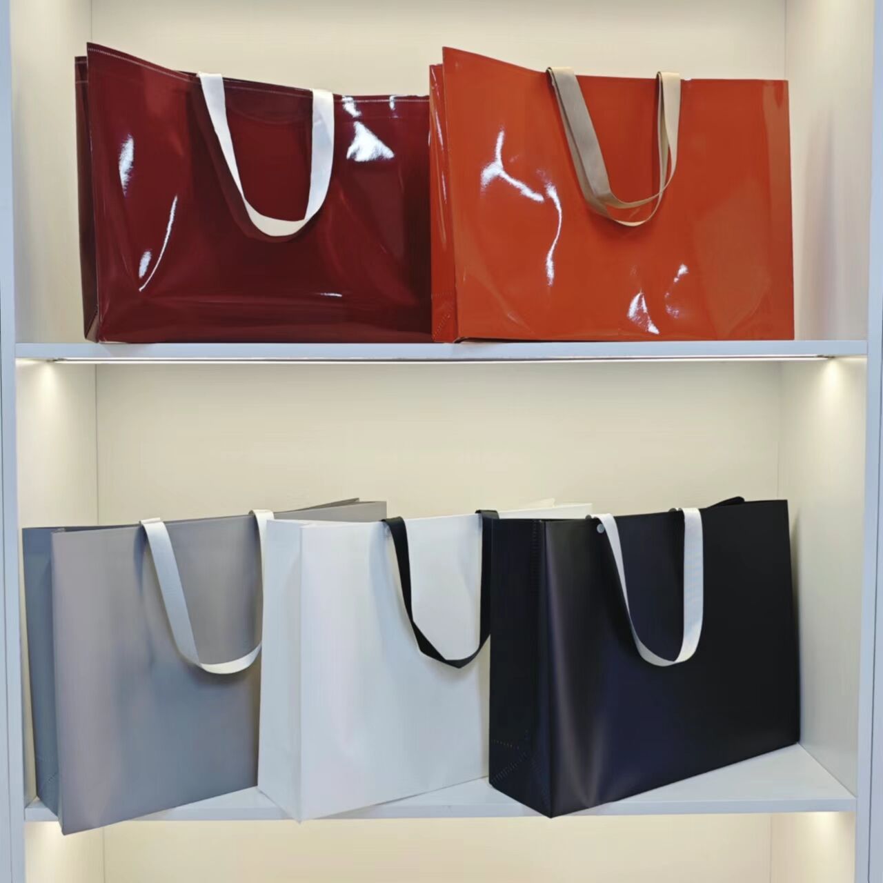 2.Shoulder Carrying Plastic Shopping Tote Bag with Webbing Belts for Clothing Gift Packing