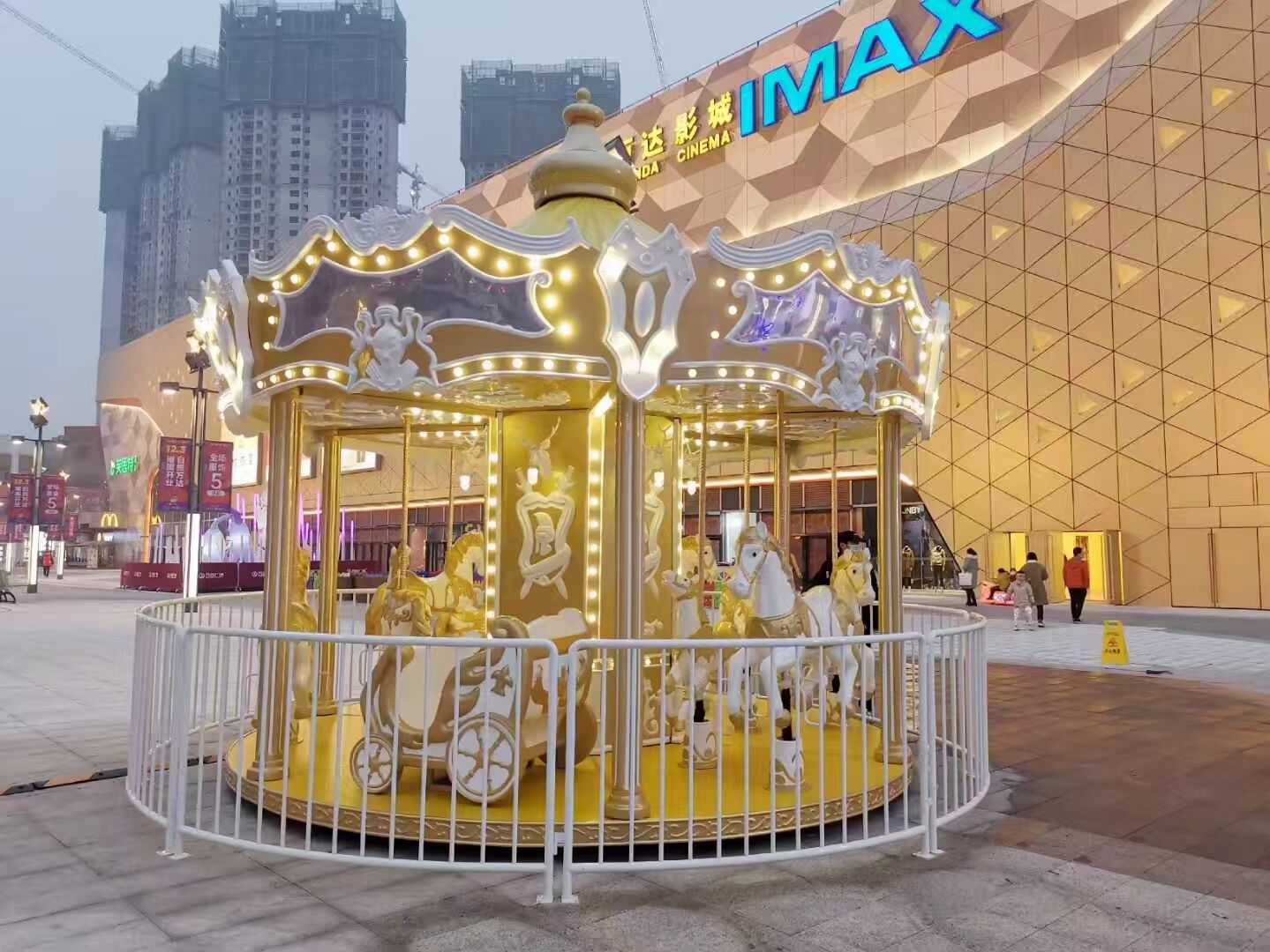 What Makes Large Amusement Equipment So Visually Appealing?