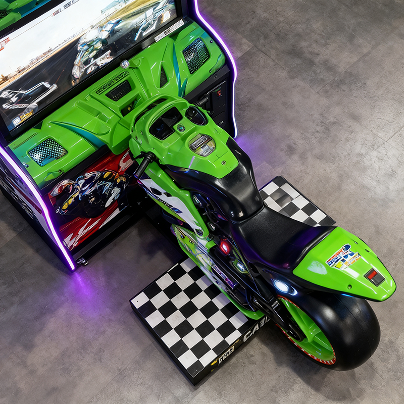 Motorcycle racing game console, engine roar, race track competition, experience the real thrill of motorcycle racing
