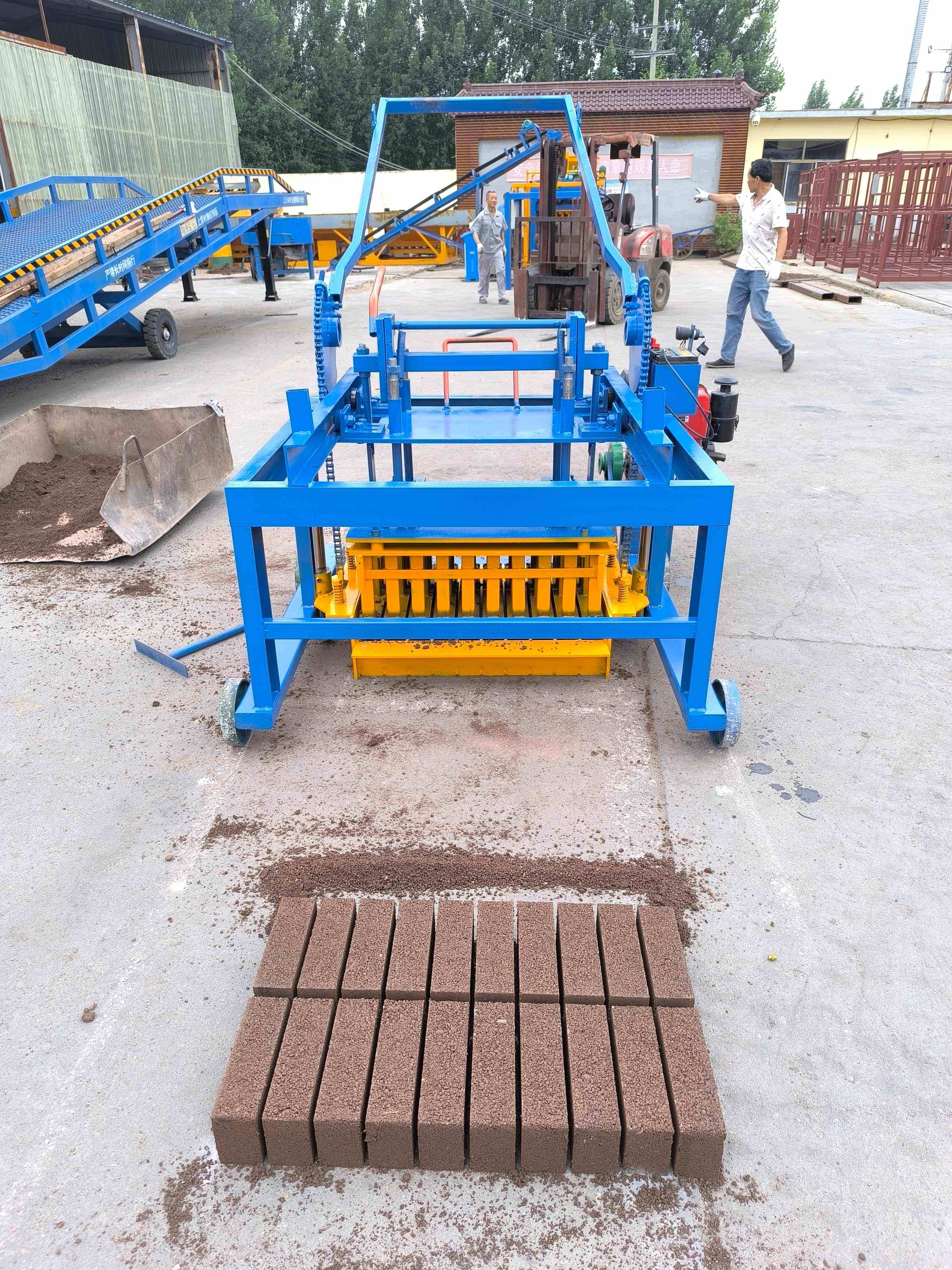 Maszyna do automatycznego układania bloczków: pełna automatyzacja obniża koszty pracy, zwiększa efektywność produkcji