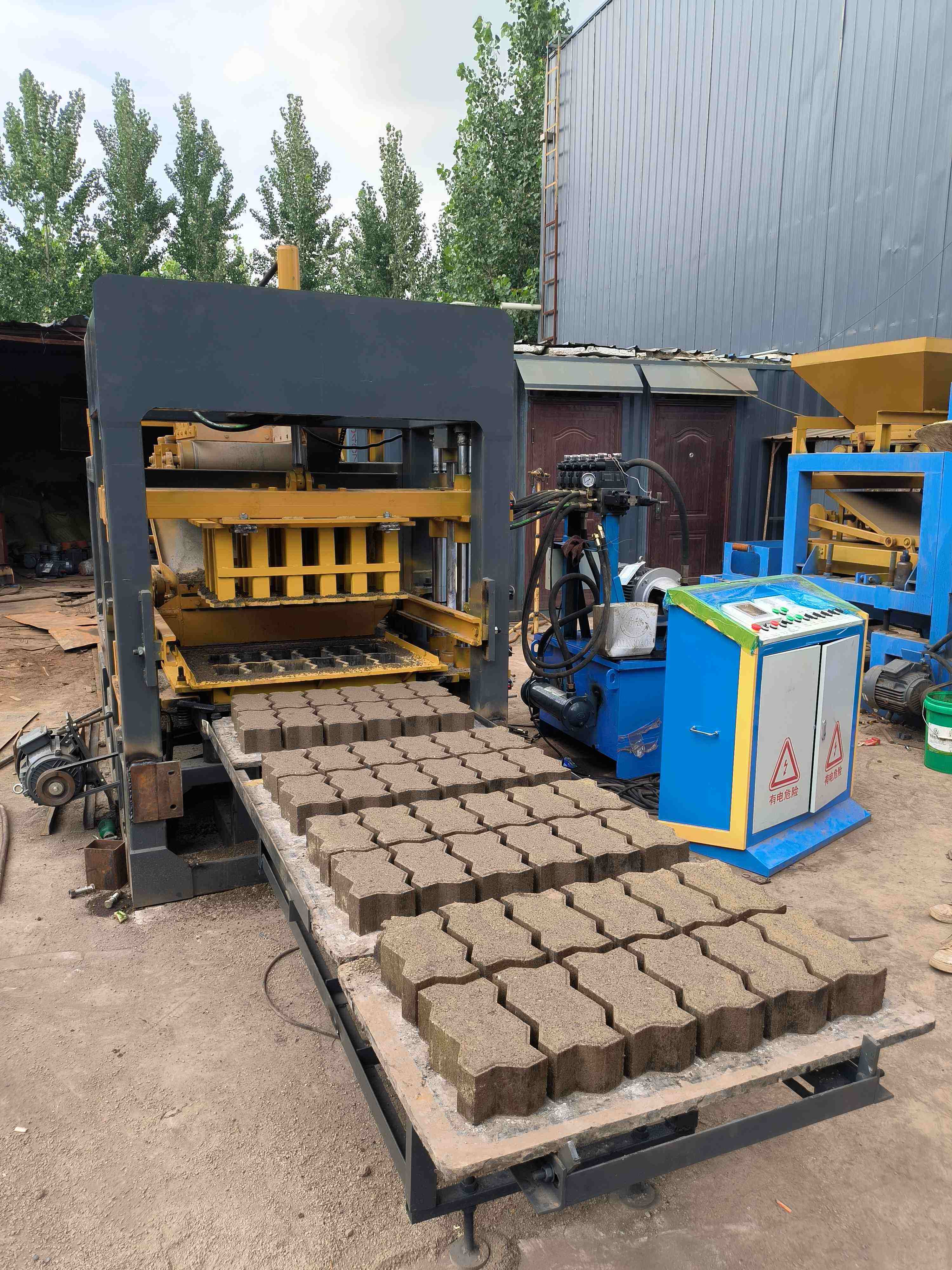 Ბლოკის დამზადებელი მანქანების ფასები | ხელმისაწვდომი ავტომატური და ხელით მართვადი საცემენტო ბლოკების მანქანების ფასი | პირდაპირი მიწოდება ქარხნიდან