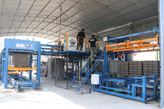 dây chuyền xếp chồng và đóng gói gạch tự động