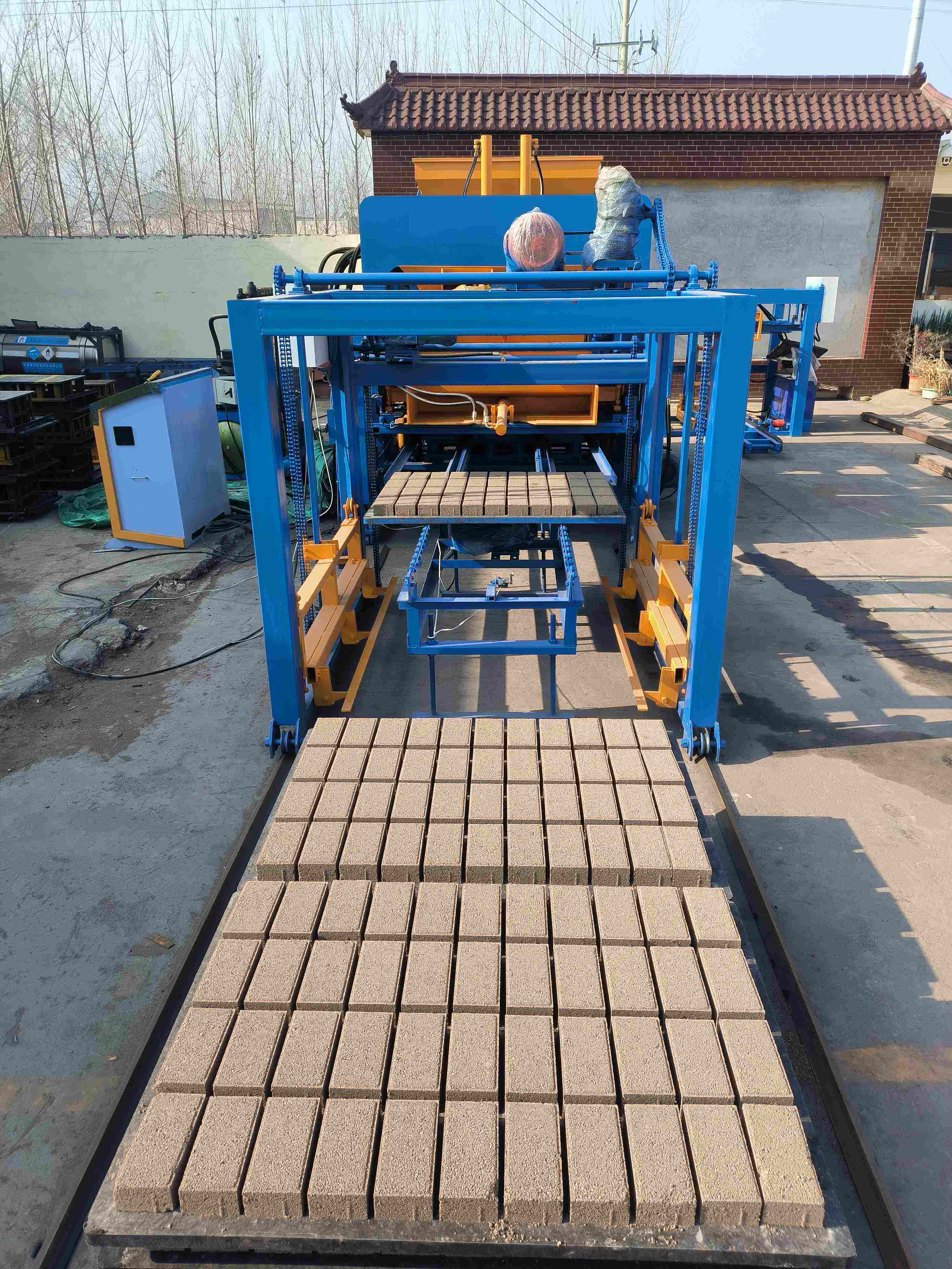 Automatische Ziegelmaschine: Vollautomatisierung senkt Arbeitskosten und steigert die Gesamtproduktivität erheblich