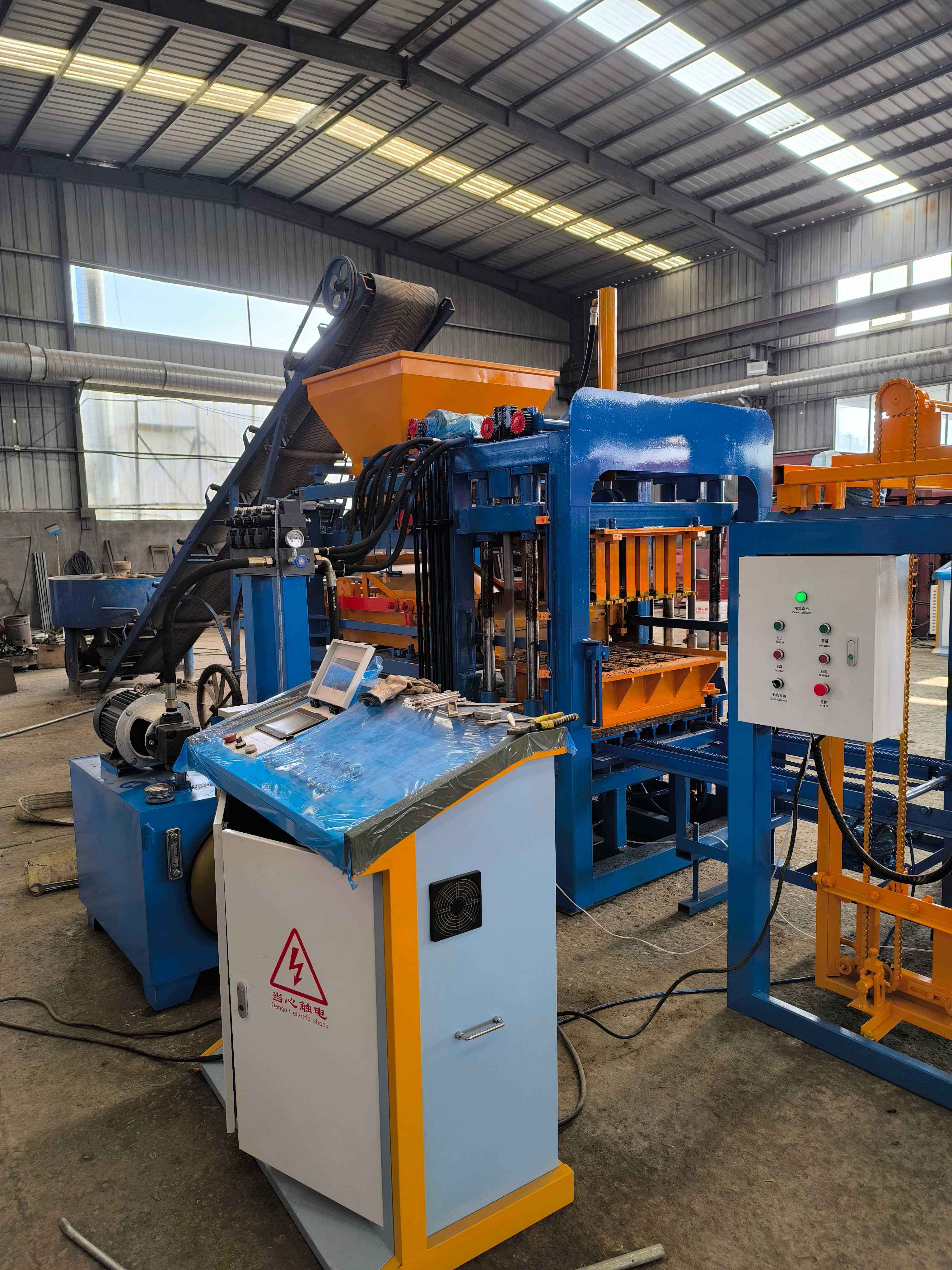 qt4-18 hollow block12.jpg