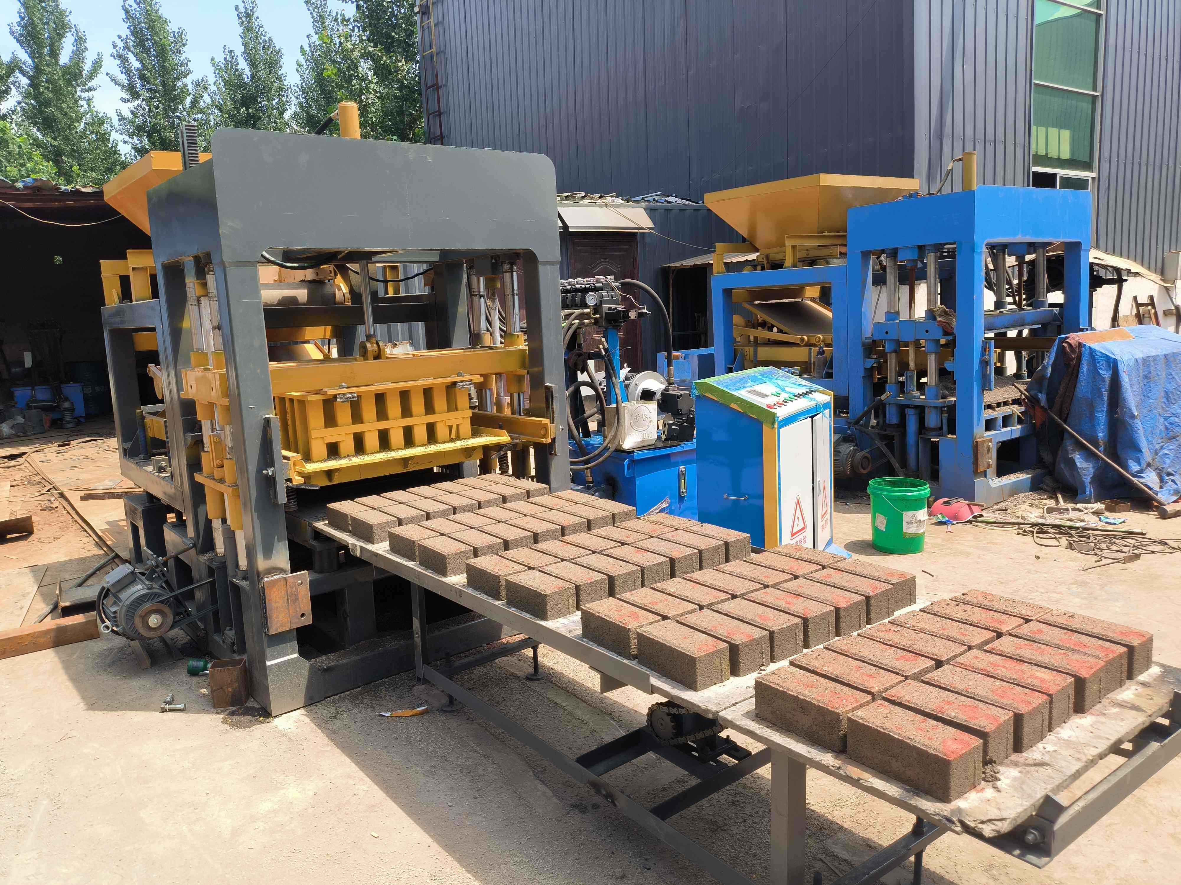 Mesin Pembuat Bata Beton – Otomatis & Manual | Output Tinggi