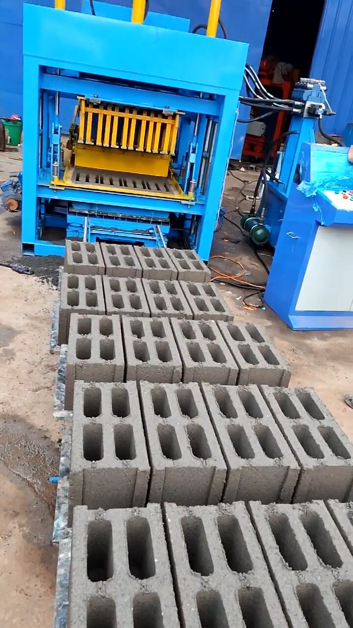 Mesin Pembuat Blok Semen – Otomatis & Manual | Output Tinggi