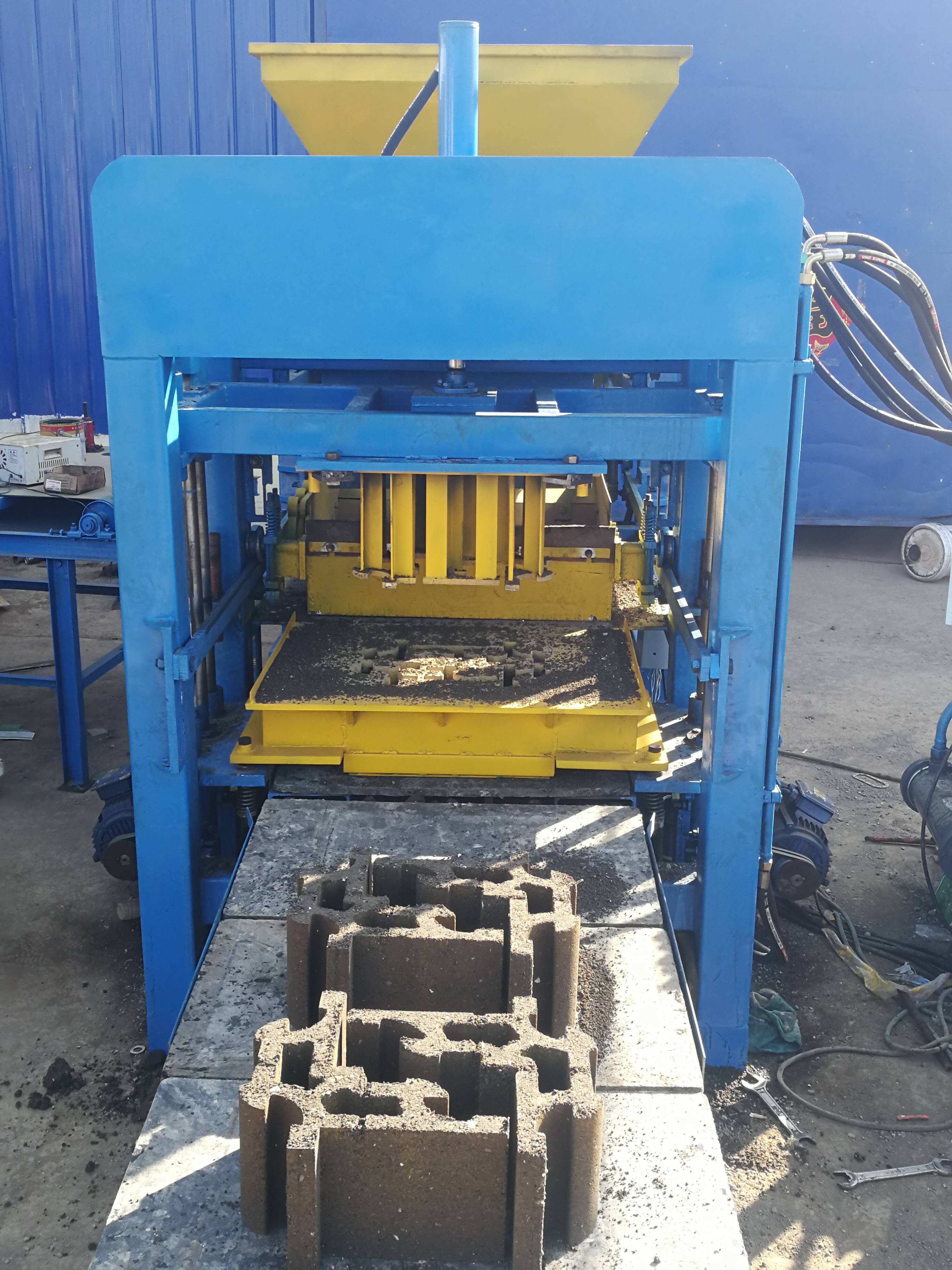 Top 6 Vorteile der Verwendung einer halbautomatischen Betonsteinmaschine