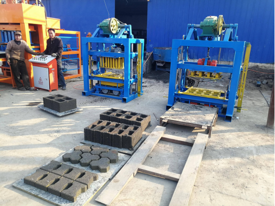 cách lắp đặt khuôn của máy tạo gạch chuỗi qt4-40