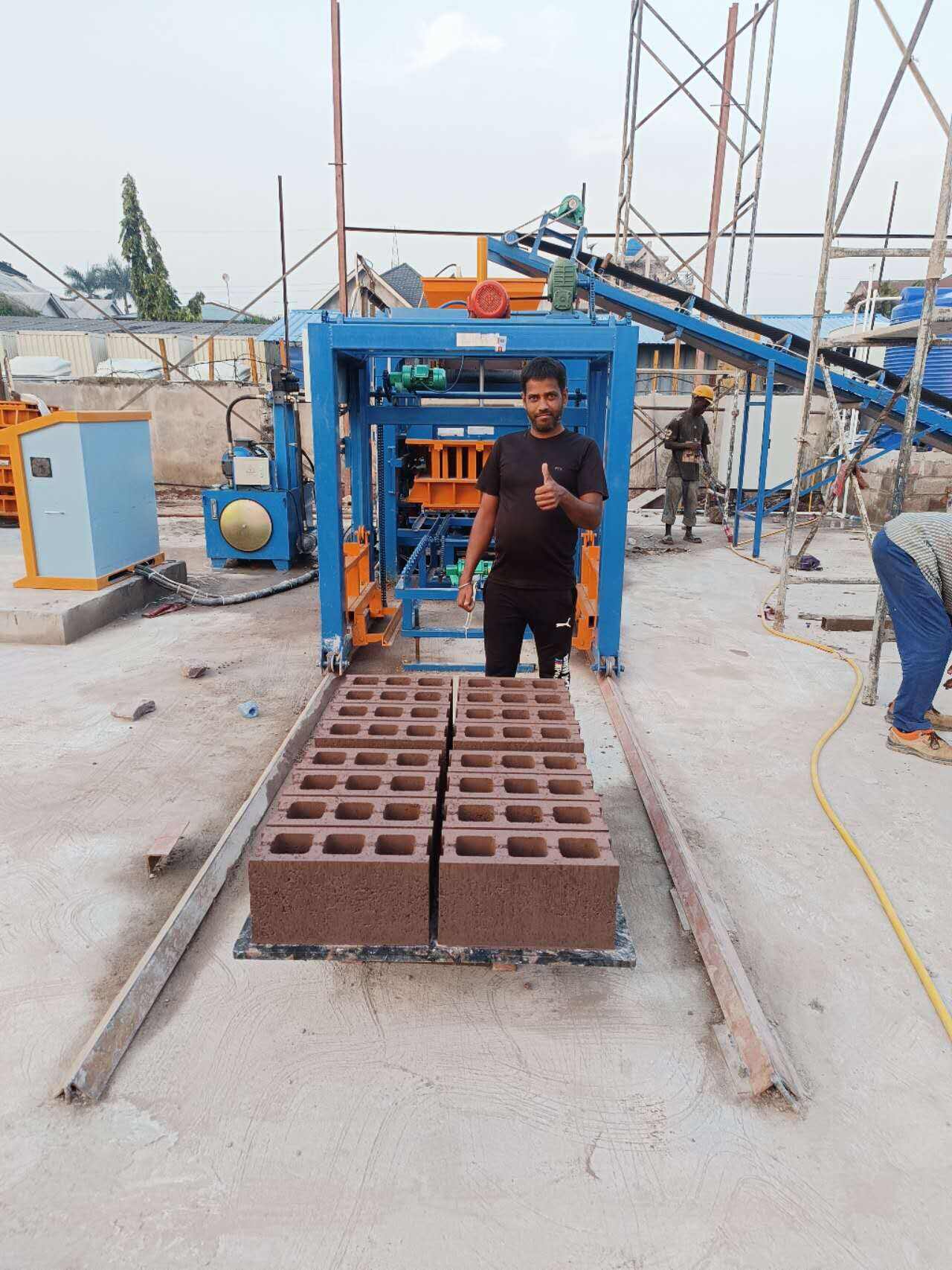 Automatischer Ziegelmaschinen-Lieferant: Vollautomatisierung senkt Arbeitskosten, steigert Produktions-Effizienz