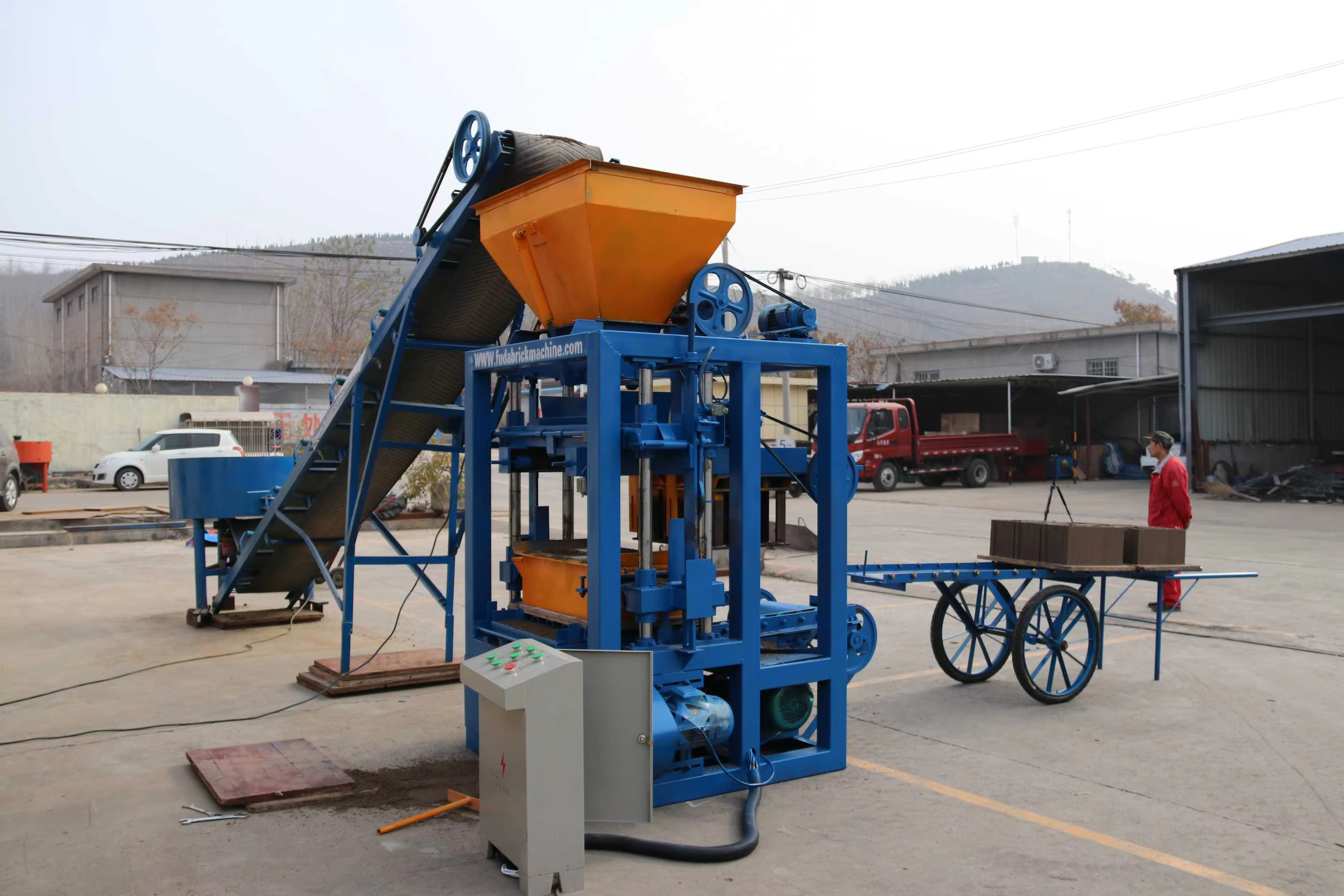 Top Advantages of Using a Semi Automatic Block Making Machine in Brick Production