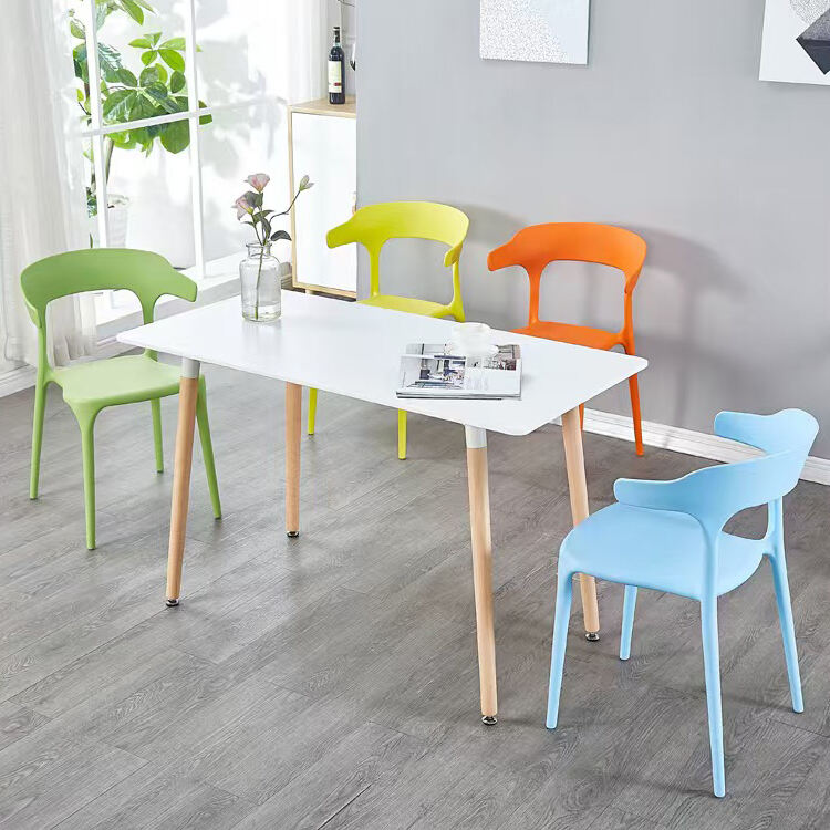 Съвременен нов дизайн, директно от фабрика, евтини твърди столове от полипропилен с облегалка, които могат да се поставят един върху друг, за трапезария и домашни мебели