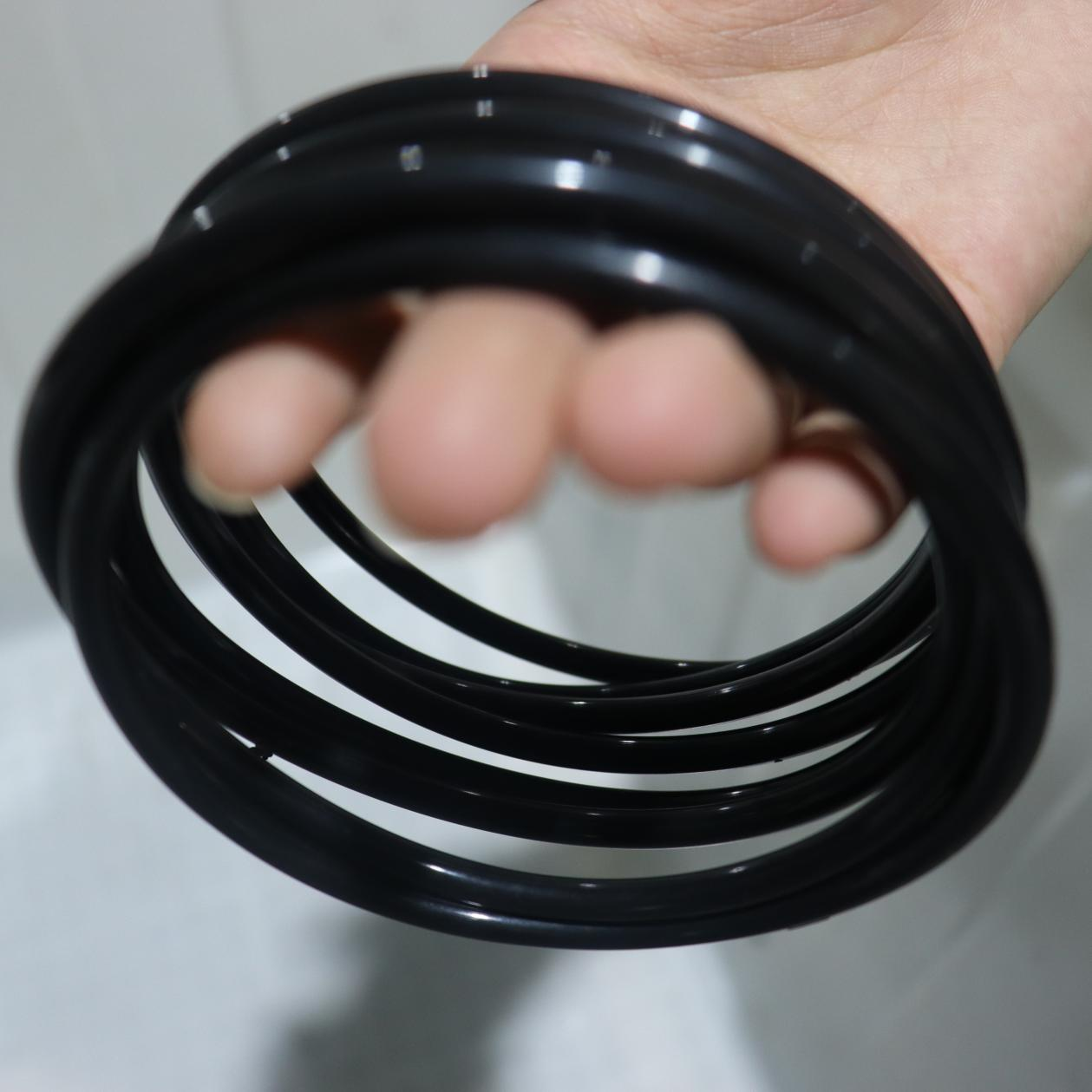 التطبيقات المستقرة واختيار المواد لأطواق التوصيل المطاطية المُكوَّنة بالكبرنة في البيئات الصناعية