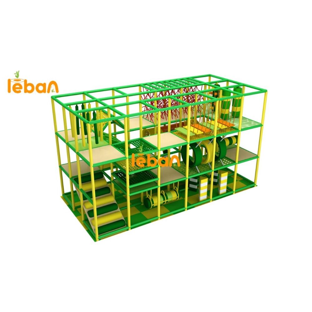 منطقة مغامرات داخلية مستوحاة من الغابة مع عقبات تسلق مليئة بالإثارة