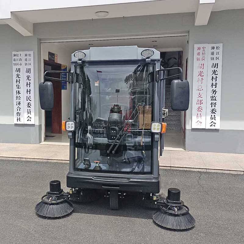 How to Choose the Right Electric Road Sweeper for Your Needs