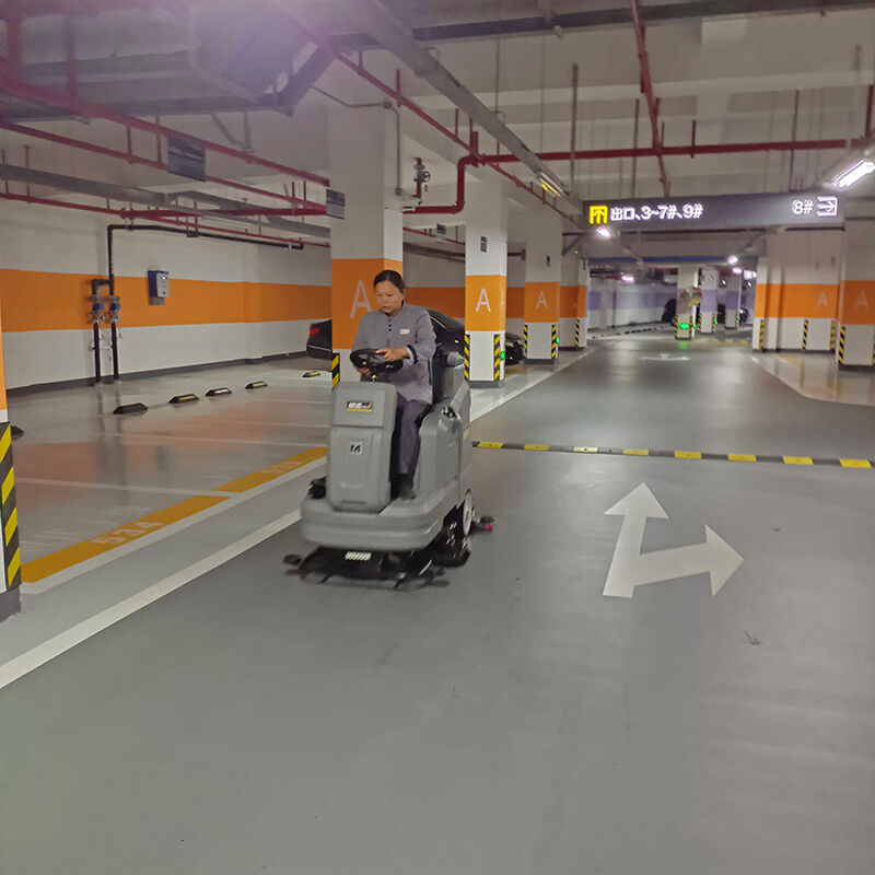 Tiết kiệm Thời gian và Công sức với Máy vệ sinh sàn Ride-On