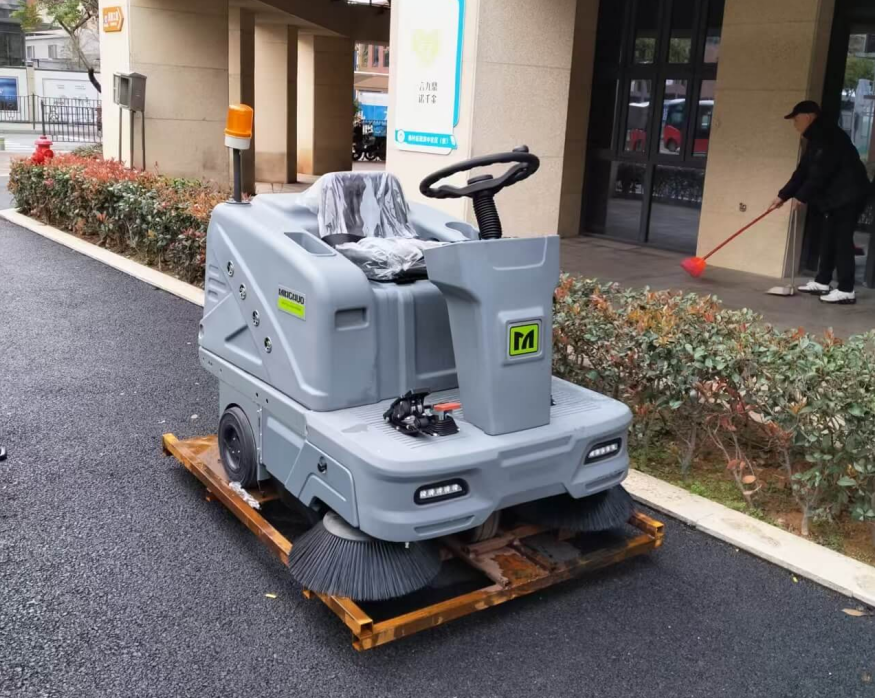 How Do Minnuo Electric Industrial Sweepers Empower Efficient Parking Lot Management?