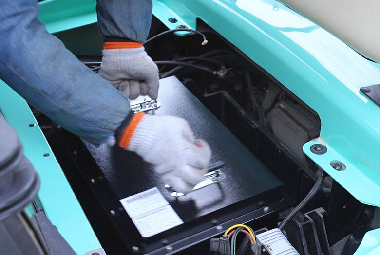 Removing and Charging the Battery.jpg