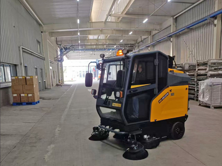 E810FB Enclosed Sweeper: A New Experience in Cleaning