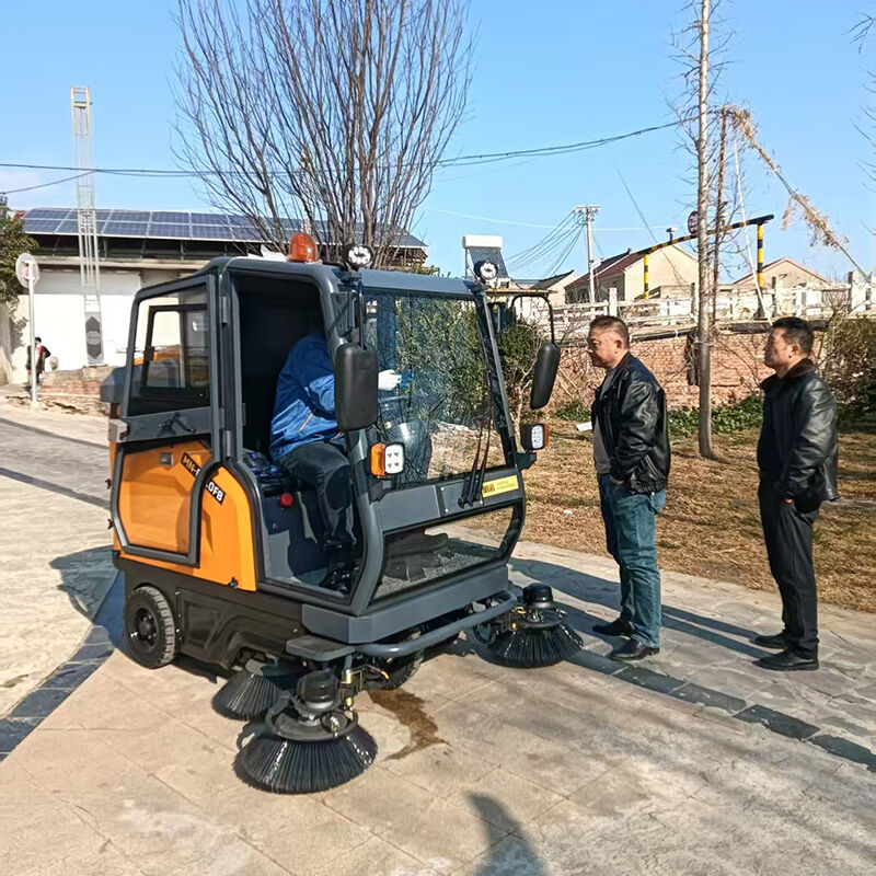 How Industrial Ride-On Floor Sweepers Improve Cleaning Efficiency