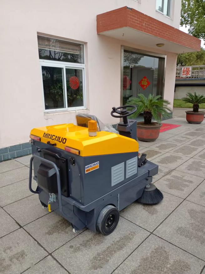 Say Goodbye to Dust Why Every Factory Needs an Electric Road Sweeper (2).png