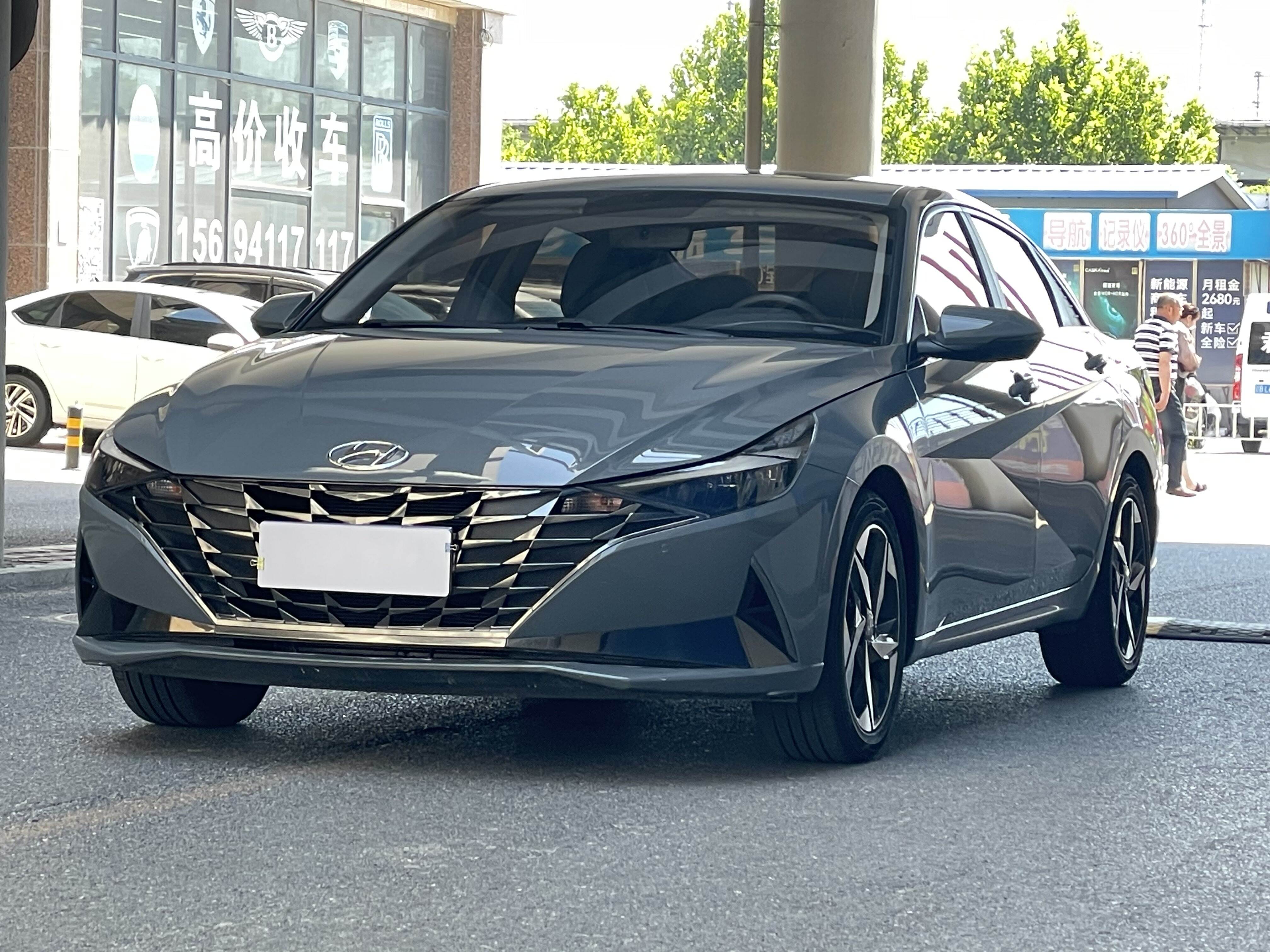 Kvalitní použité automobily s levým řízením na skladě pro zákazníky po celém světě