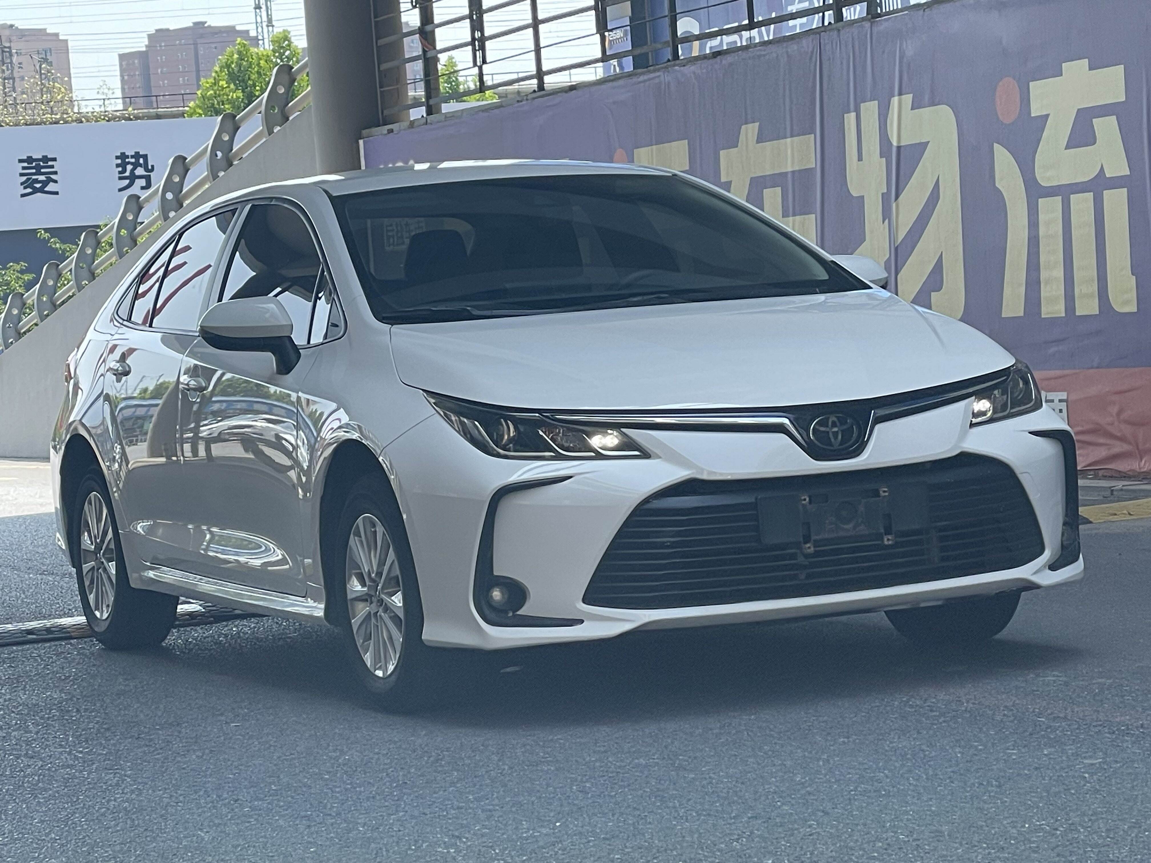 世界中の顧客向けの手頃な価格の低コスト中古トヨタ車