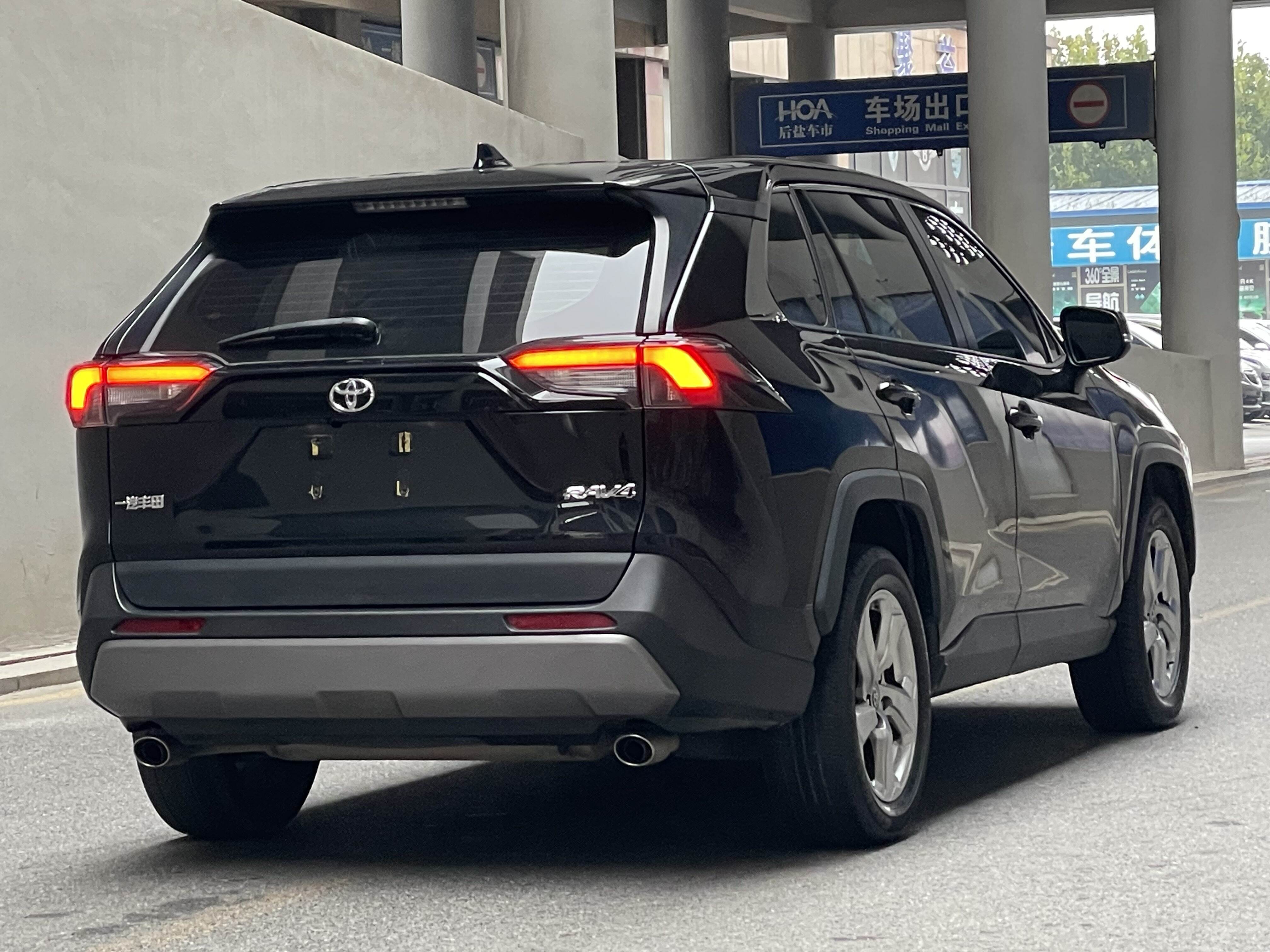 Toyota RAV4 2022 2.0L CVT 2WD Fashion Edition