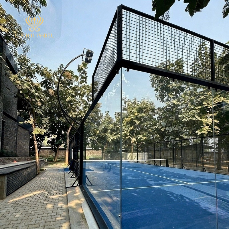 Come riparare i danni più comuni su un campo da padel