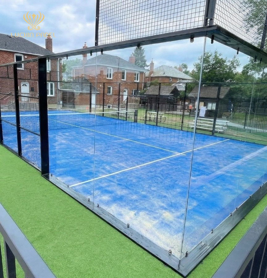 Come mantenere l'erba sintetica per il campo da padel