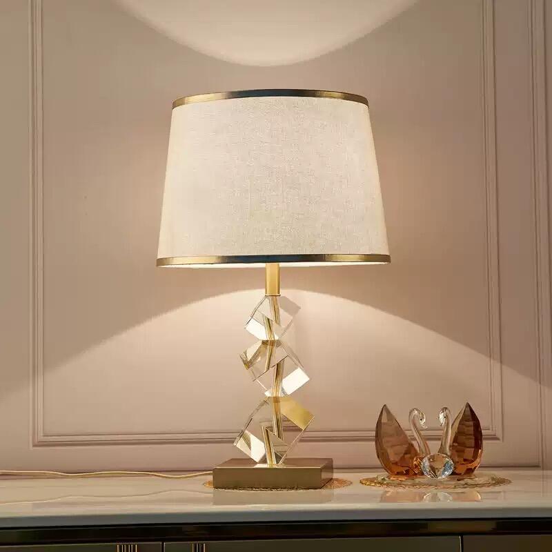 Cum să integrați lămpile de birou moderne în designul interior