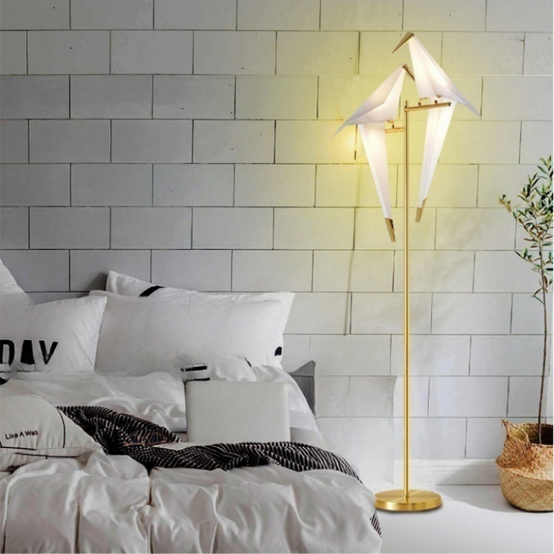 창의적인 2헤드 종이학 골드 아이언 PP LED 플로어 램프 – 거실 및 침실 인테리어용