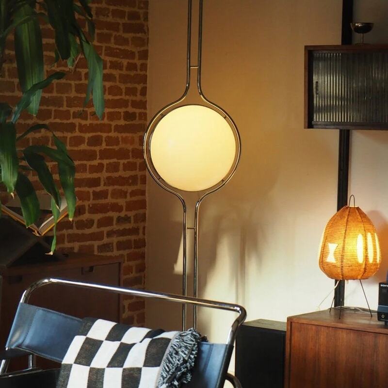 Modernong Minimalistang Bilog na Globe na Lampara sa Sahig na may Metal at Acrylic na Pindutan sa Paa para sa Dekorasyon ng Tahanan