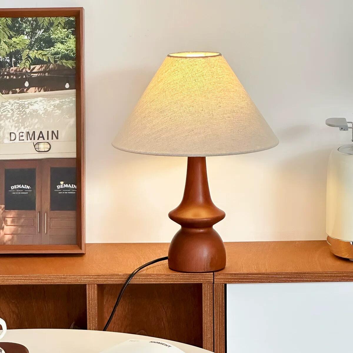 How to Choose Energy-Efficient Table Lamps for Eco-Friendly Bedrooms