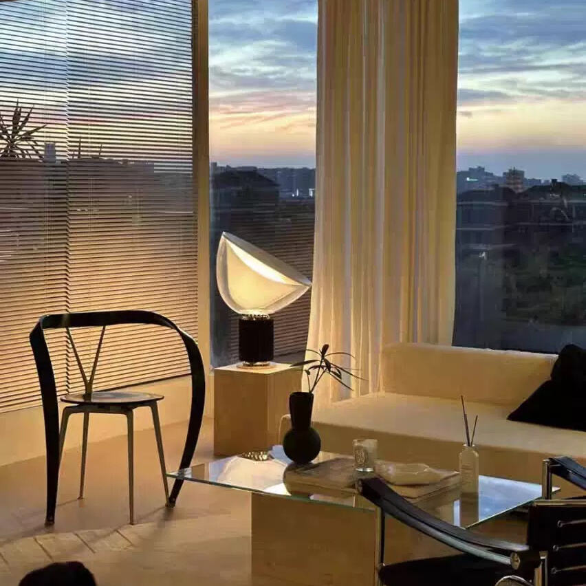 Modern Artistic Radar-Style Glass Table Lamp