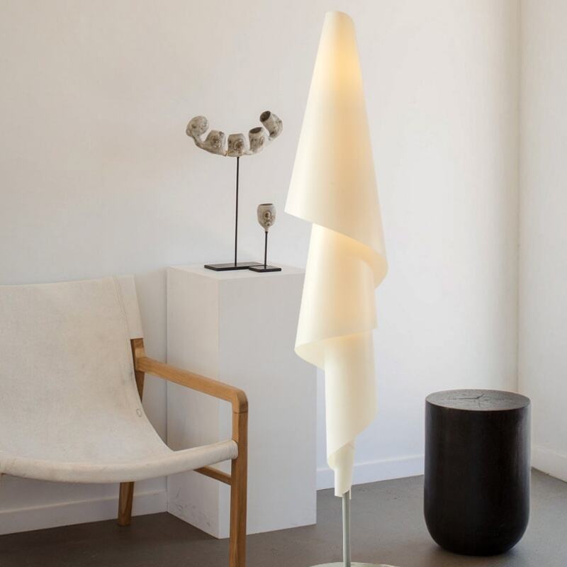 Модерна извртена спирална LED подна ламба со метален PP ножен прекинувач за декорација на спална соба во домот