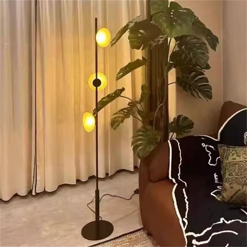 Modernong Lampara sa Sahig na May Tatlong Ulo, Disenyong Metal at Salamin na Kolona, May Paa na Switch para sa Dekorasyon ng Bahay