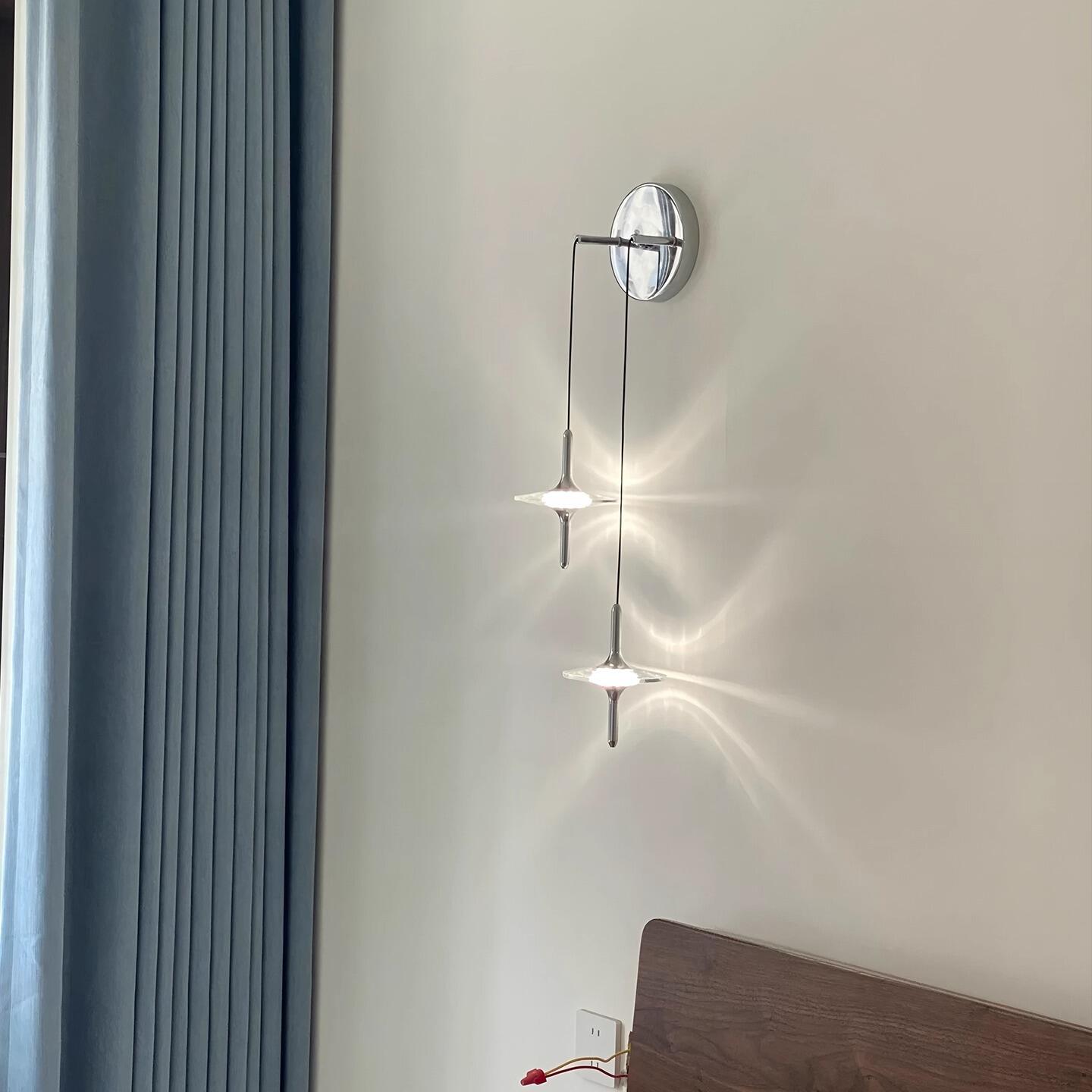 چراغ دیواری امروزی عمودی (سکانس) با بدنه استیل ضدزنگ و شیشه کریستال K9 برای سالن