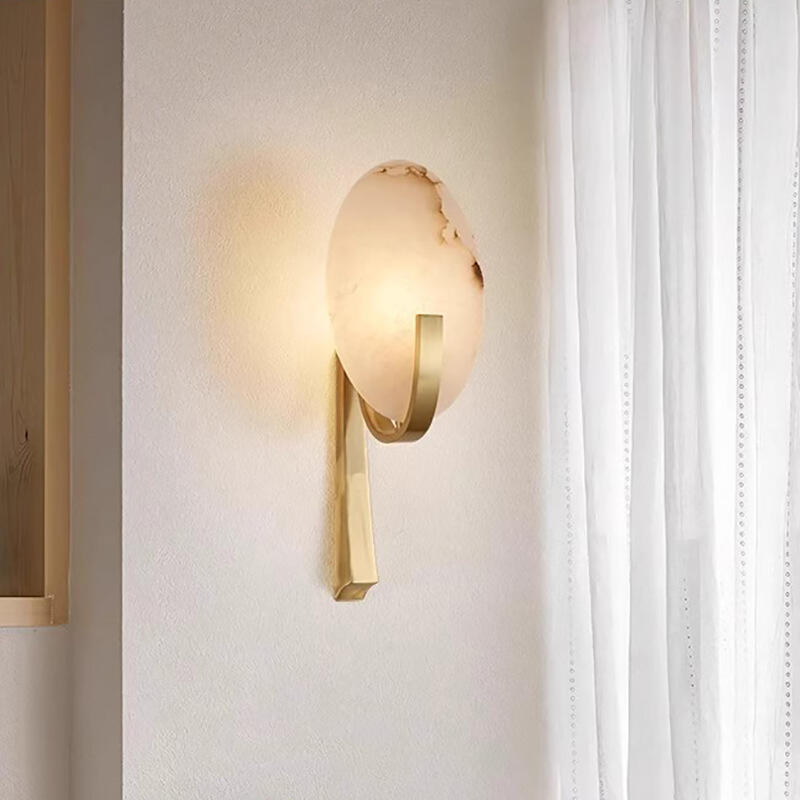 Современа луксузна внатрешна LED ѕидна лампа од природен алабастер и бронза за хотели и коридори