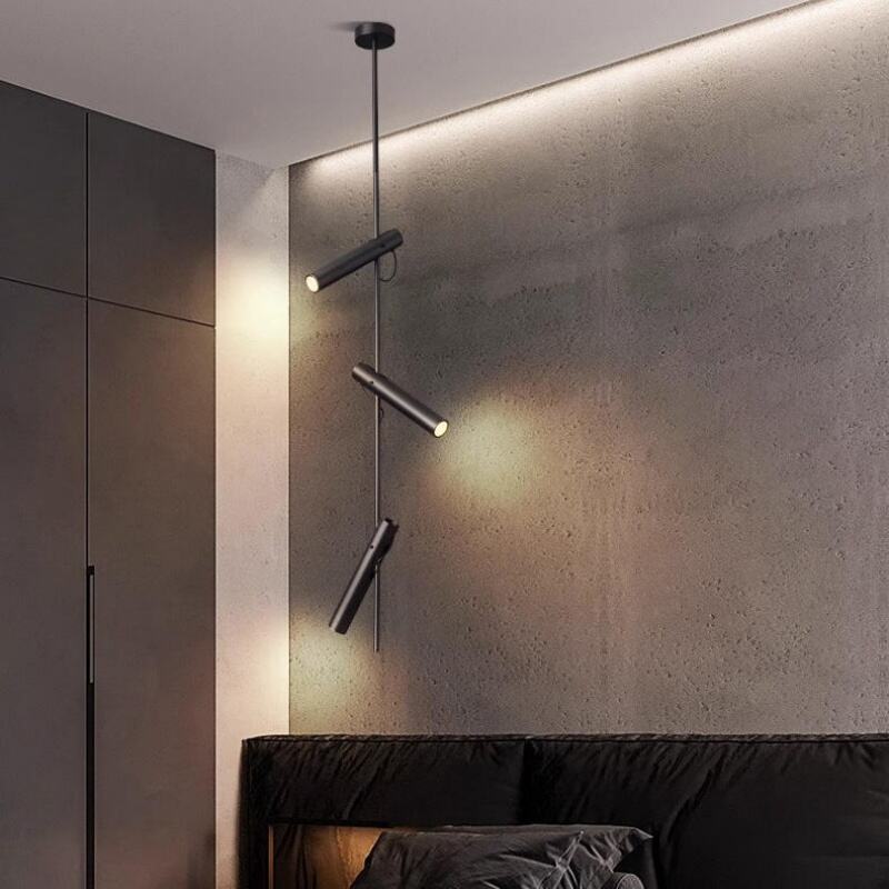 Minimalistisk, modern, kreativ och personlig restaurang-, bar- eller köksbänk, sovrum eller sängsidan – enskild liten spotlampa