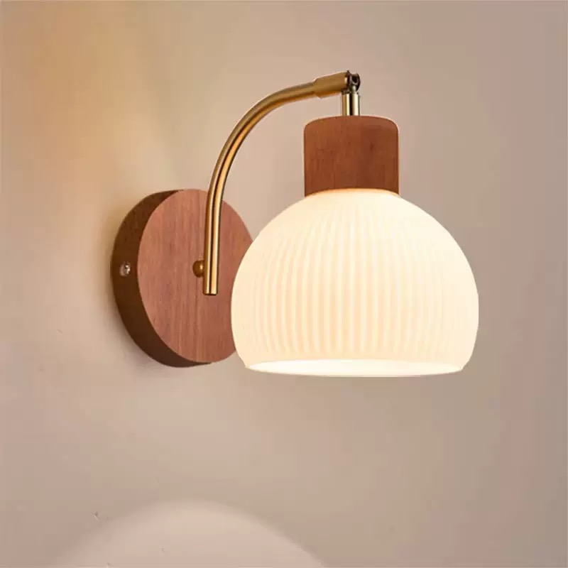 مصباح جداري قديم الطراز بلون خشب الجوز وبتصميم بسيط، مناسب لغرفة النوم والممر والسلالم وقاعة الدخول