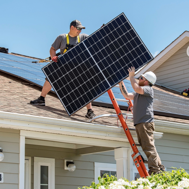 Střešní sluneční panely: Zvýšení hodnoty nemovitosti pomocí obnovitelné energie