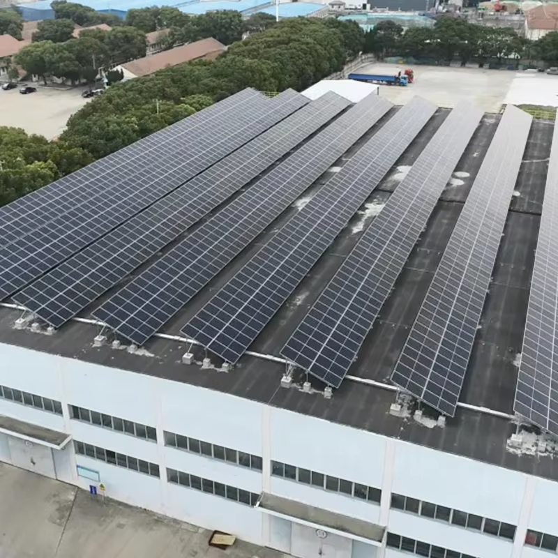 Il vetro per pannelli solari pieghevole è adatto agli scenari di campeggio all'aperto e di ricarica dei veicoli elettrici (EV)?