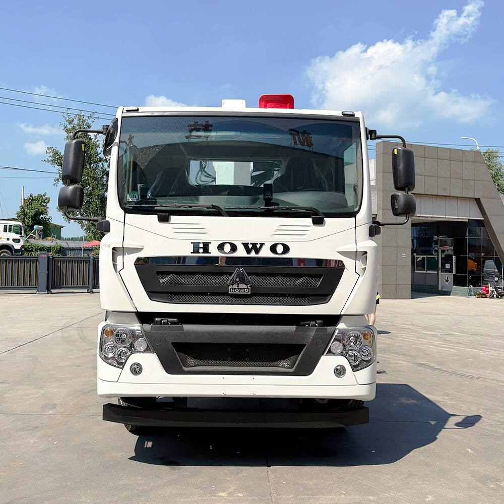 8 tunový svépomocný nakladač SINOTRUK HOWO s žebříkem a nákladní kleštěmi