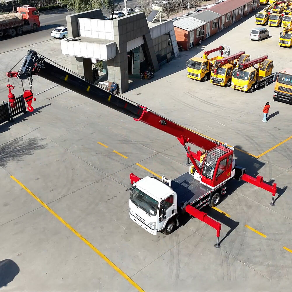 8 टन इसुझू KV600 ट्रक क्रेन डबल हुक आणि सहाय्यक बूमसह