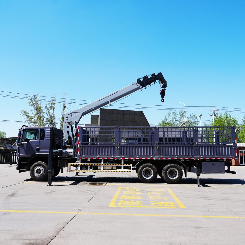 12Ton HOWO 6X4 Truck Mounted Crane with Cargo Box