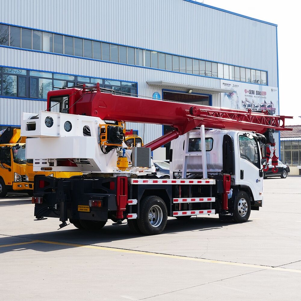 8 टन इसुझू KV600 ट्रक क्रेन डबल हुक आणि सहाय्यक बूमसह